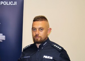 Policjant w umundurowaniu