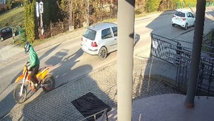 Motocyklista na ulicy