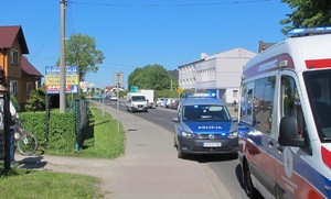 Na zdjęciu radiowóz i karetka