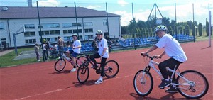 Turniej BRD uczestnicy podczas turnieju oraz na wspólnych zdjęciach
