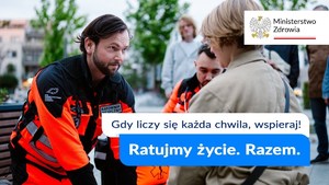 Na zdjęciu uczennice ratownictwa medycznego podczas prezentacji resuscytacji