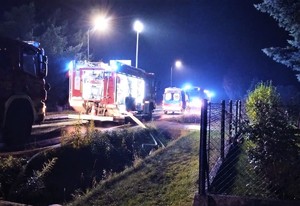 wozy strażackie, karetki i radiowozy na sygnałach