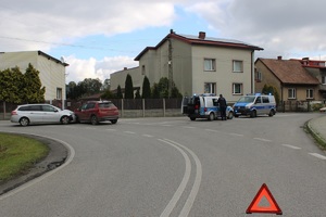 Na ulicy uszkodzone pojazdy