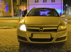 Samochód na chodniku