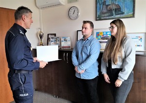 Komendant i wójt dziękują wzorowemu obywatelowi