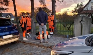 uczennice oraz kierowca podczas instruktażu