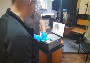 Technik kryminalistyki z aktorem