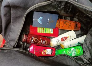 skradzione artykuły w torbie