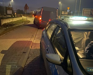 Radiowóz i samochód dostawczy zatrzymany do kontroli