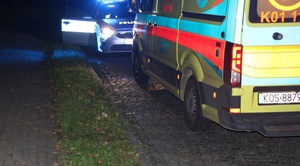 Na zdjęciu radiowóz i karetka