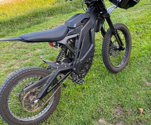 Na zdjęciu motorower crossowy