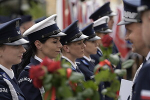 Na zdjęciu policjanci i policjantki