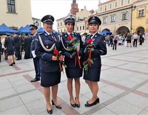 Na zdjęciu policjanci i policjantki